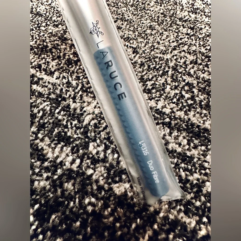 LARUCE BEAUTY || Duo Fibre Brush - LR316 - Denim Handle ⭐️NWT⭐️